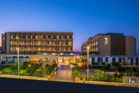 I RESORT BEACH HOTEL & SPA
